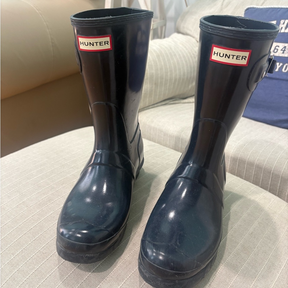 Women’s short original hunter gloss rain boots size 9